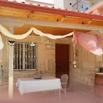 Aris, A Breath Away From Athens! Appartement