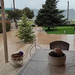 Aris, A Breath Away From Athens! Appartement