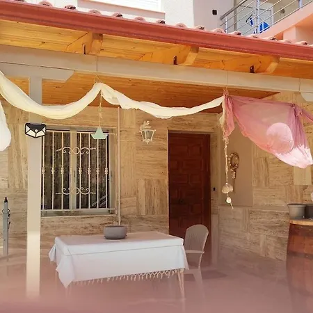 Aris, A Breath Away From Athens! Apartmán