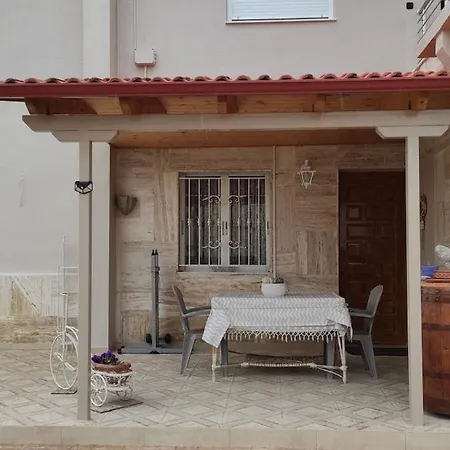 Apartmán Aris, A Breath Away From Athens!