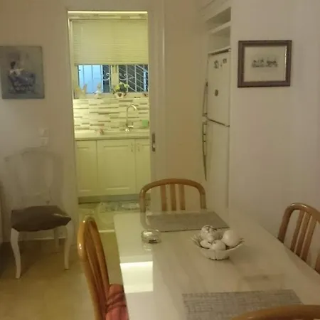 Apartmán Aris, A Breath Away From Athens!