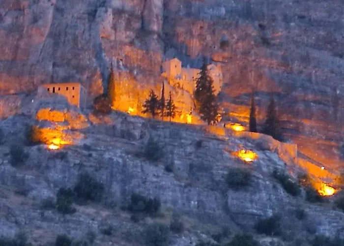 Lejlighed Aris, A Breath Away From Athens!